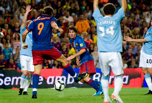 Zlatan Ibrahimovic, klackar fram Lionel Messi, Bracelona