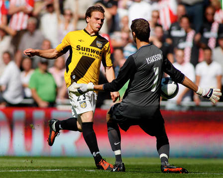 Robbert Schilder, NAC Breda, stoppas av Andreas Isaksson,