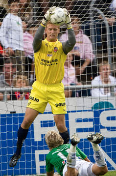 Pär Hansson, målvakt, Helsingborg, gör en räddning