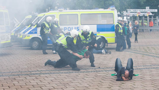 Gais-supporters i slagsmål med polisen