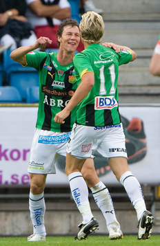0-1 Eyjolfur Hedinsson grattas av Tommy Lycén. Jubel
