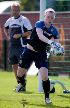 Hedvig Lindahl, Målvakt