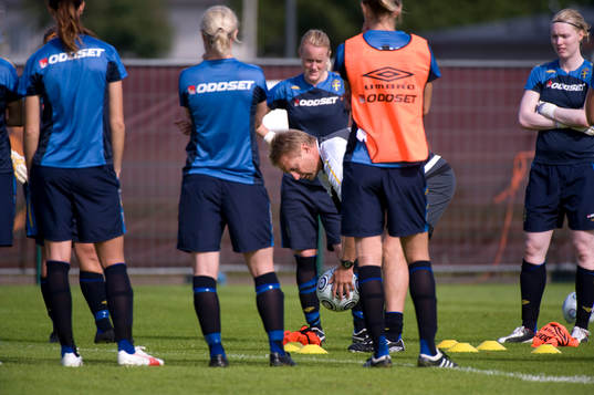Thomas Dennerby, förbundskapten, har genomgång