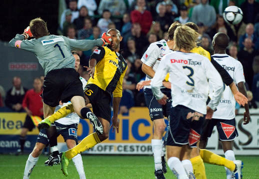 Mattias Hugosson, målvakt, Gefle och Nathan Paulse,