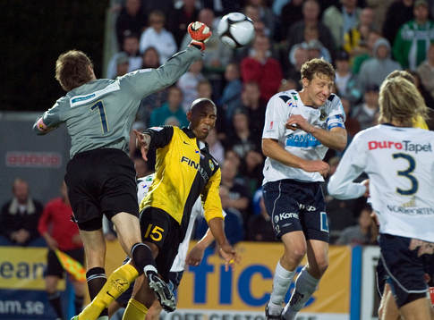 Mattias Hugosson, målvakt, Gefle och Nathan Paulse,