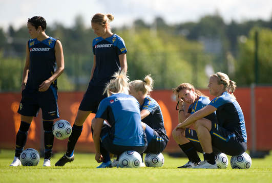 Kosovare Asllani sitter och funderar