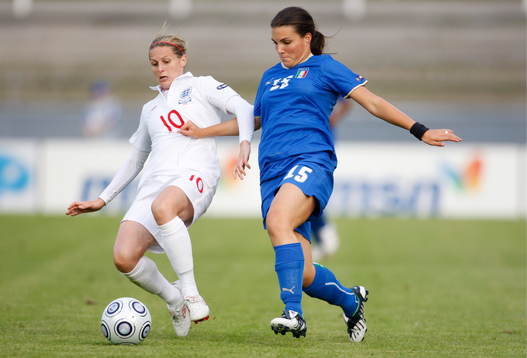 Kelly Smith, England och Alia Guagni, Italien