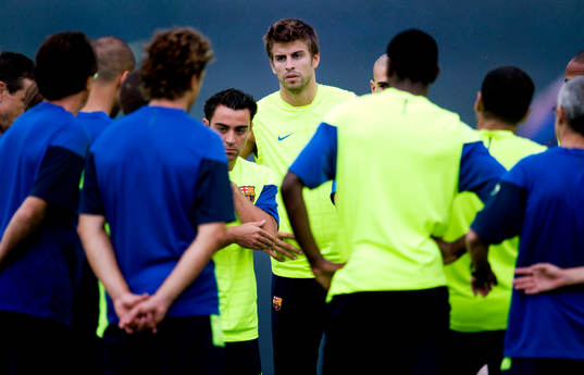 Fotboll, La Liga, Barcelona träning, Pique