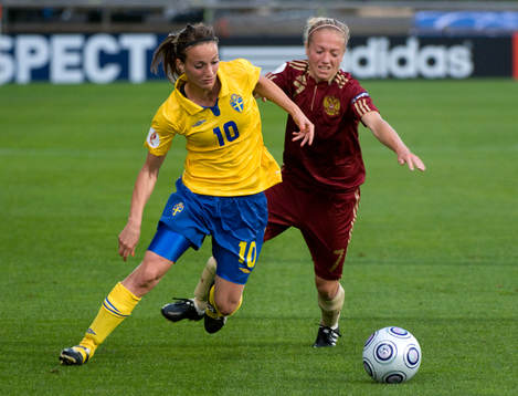 Kosovare Asllani, Sverige och Oksana Shmachkova, Ryssland
