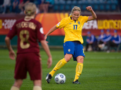 Lisa Dahlkvist, Sverige