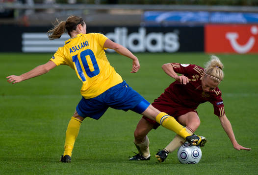 Kosovare Asllani, Sverige och Oksana Shmachkova, Ryssland
