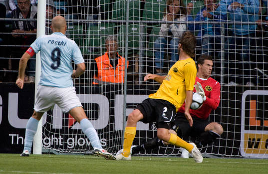 Rocchi, Lazio, har en målchans. Mathias Florén, Ante