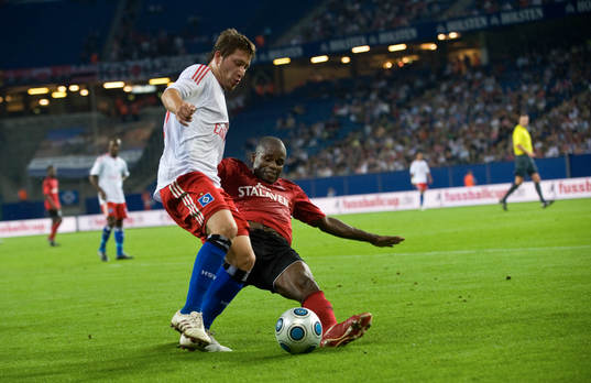 Tunay Torun, Hamburg. Tackling, glidtackling