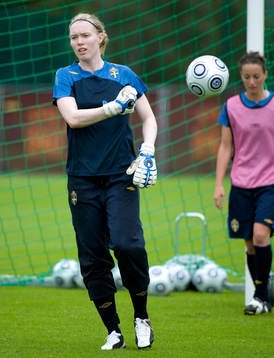 Hedvig Lindahl, Målvakt