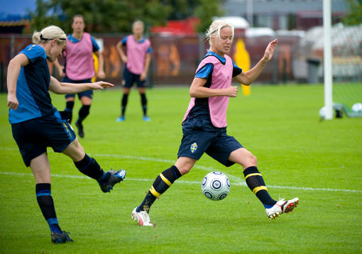 Victoria Sandell Svensson och Caroline Seger