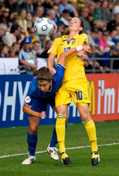 Kosovare Asllani, Sverige mot Carolina Pini, Italien
