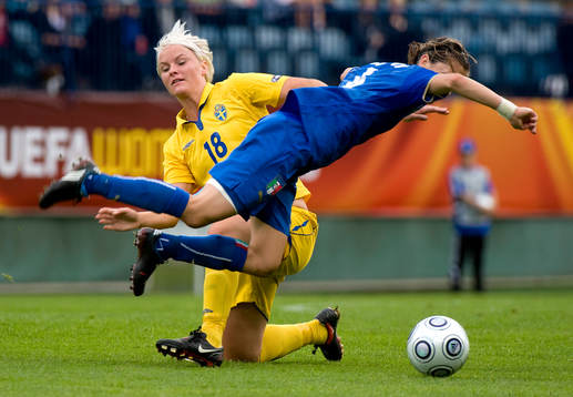 Nilla Fischer, Sverige stoppar Alessia Tuttino, Italien