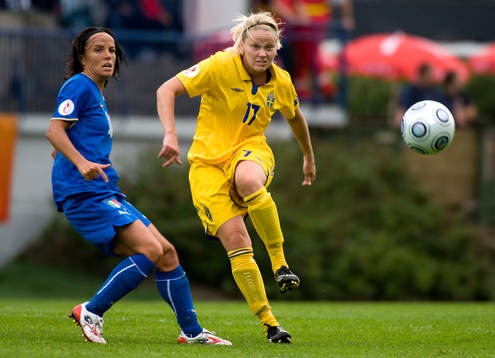 Lisa Dahlkvist, Sverige