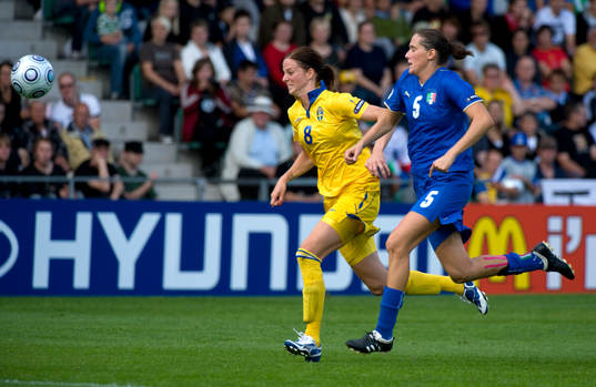 Lotta Schelin, Sverige mot Elisabetta Tona, Italien