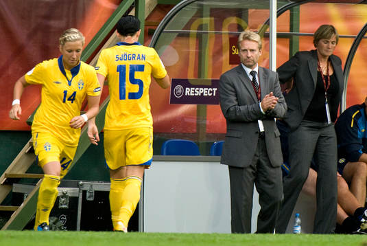Thomas Dennerby, Färbundskapten Sverige kollar när