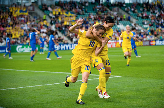Kosovare Asllani, Sverige 0-2 jubel