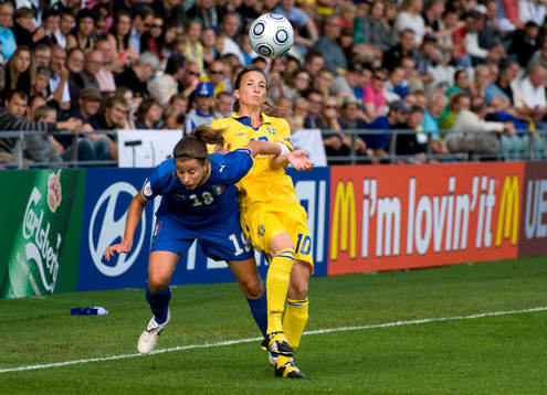 Kosovare Asllani, Sverige mot Carolina Pini, Italien