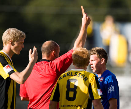 Martin Hansson, domare, rött kort, utvisning till