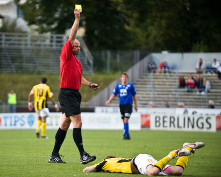 Martin Hansson, domare, gult kort, varning