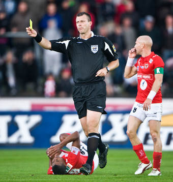 Daniel Stålhammar, domare, gult kort, varning