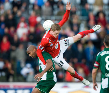 Avskedsföreställning för Rasmus Elm, som flyger ovanpå