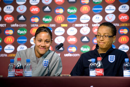 Alex Scott och Hope Powell, Förbundskapten
