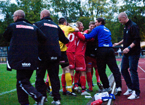 Massjubel i Östers ledning, Öster, jubel