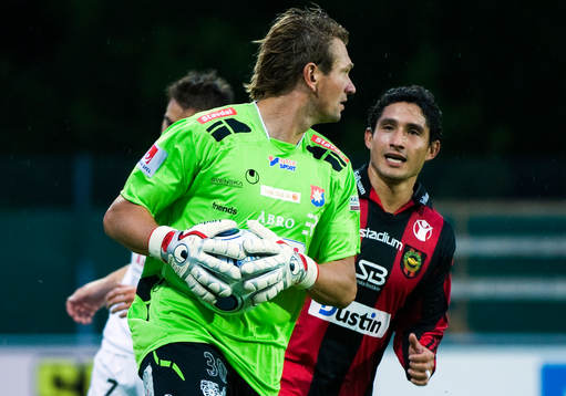 Bengt Andersson, målvakt, Örgryte och Pablo Pinones Arce,