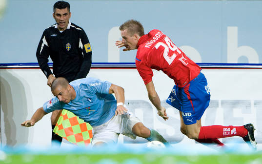 Marcus Nilsson trycker ner Guillermo Molins