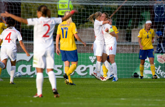 0-1 Faye White, England (jubel)