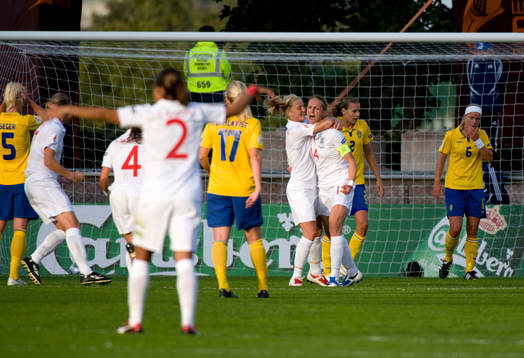0-1 Faye White, England (jubel)