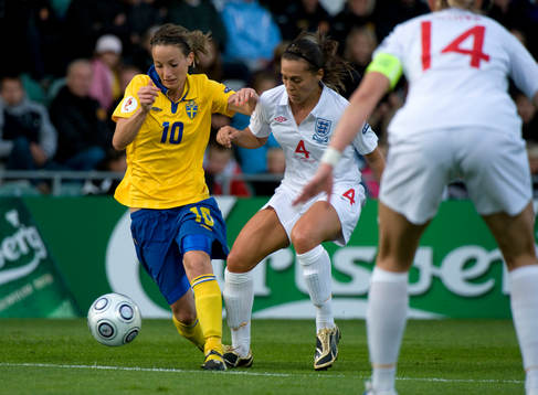 Kosovare Asllani, Sverige mot Fara Williams, England