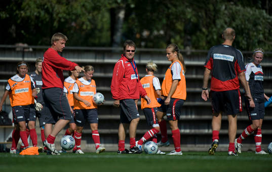 Bjarne Berntsen, Förbundskapten Norge övervakar träningen