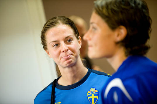 Lotta Schelin, Sverige och sin kompis/motståndare Ingvild