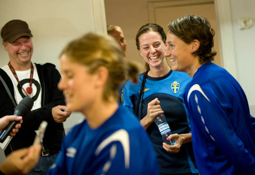 Lotta Schelin, Sverige och sin kompis/motståndare Ingvild