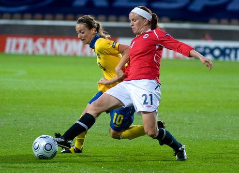 Kosovare Asllani, Sverige mot Lene Storlökken, Norge