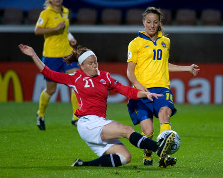 Kosovare Asllani, Sverige mot Lene Storlökken, Norge
