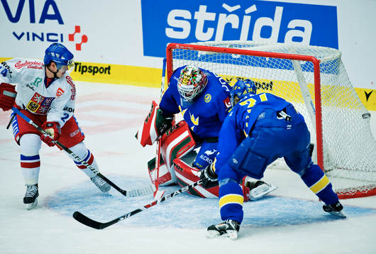 Jiri Hudler, Tjeckien, gör 3-1 bakom Johan Holmqvist,