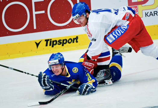 Patrik Zackrisson, Sverige, blir fälld av Tomas Kurka,