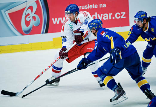 Jaroslav Bednar, Tjeckien, håller undan pucken från Lars