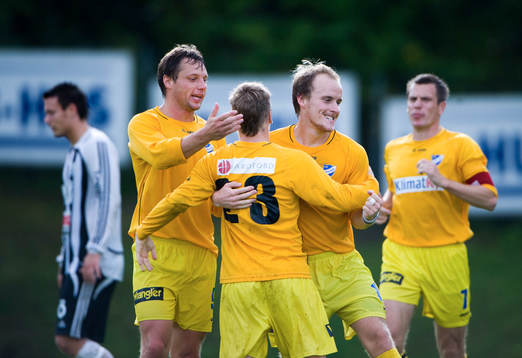 3-1 till IFK Malmö, Robin Sander (18) som grattas av