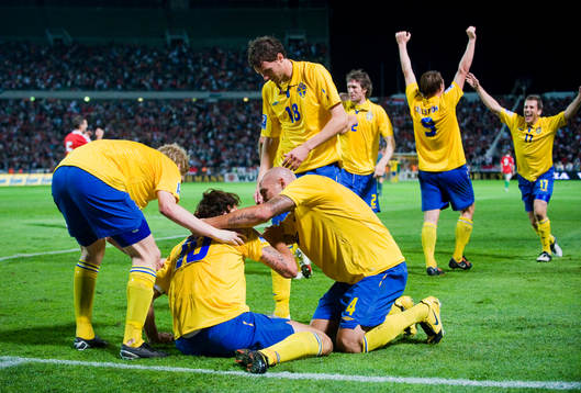 Zlatan Ibrahimovic, Sverige, sitter ned och jublar