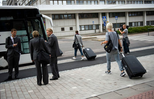 Thomas Dennerby, Förbundskapten Sverige står och pratar