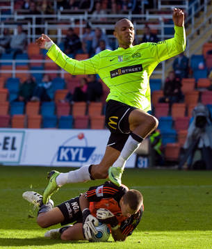 Mathias Ranégie, Häcken och Nicklas Bergh, målvakt, AIK