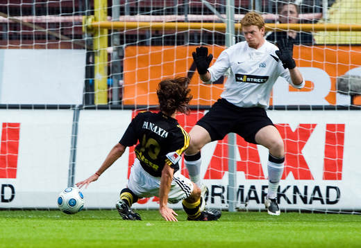 Iván Obolo, AIK gör 1-0 på Christoffer Källqvist,